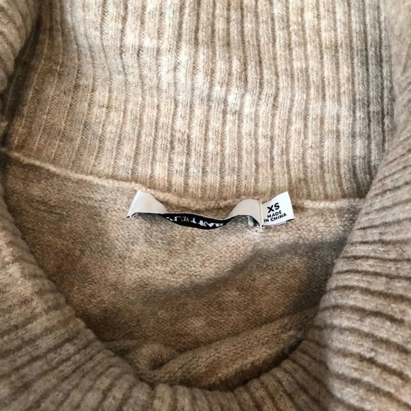 Oversized Plush soft cowl neck sweater NWT - Picture 5 of 6